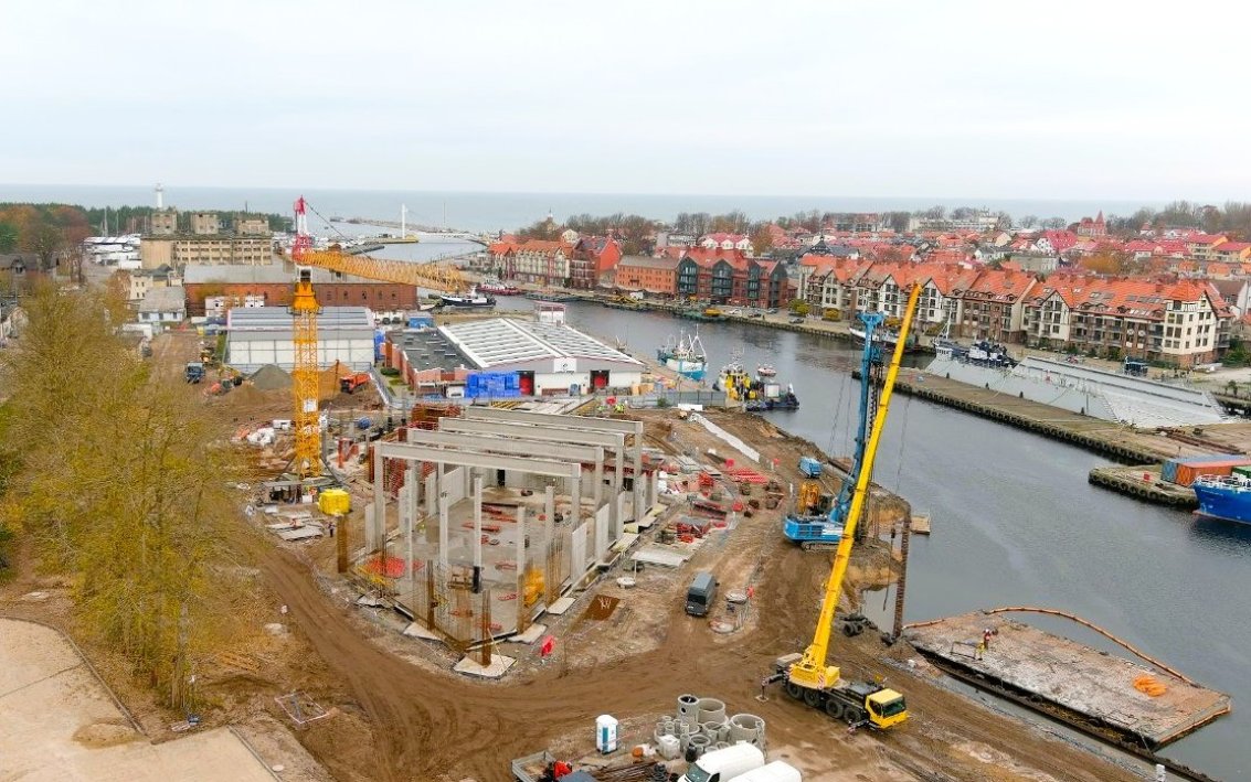 Zachodnia część Ustki przechodzi spore przemiany, trwa budowa bazy serwisowej do farm wiatrowych