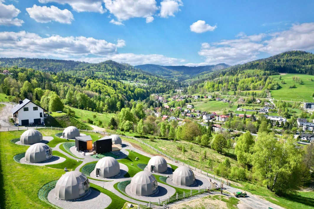 Nowa atrakcja w Beskidach - luksusowe glampy - położone są przy ul. Spacerowej w Wiśle