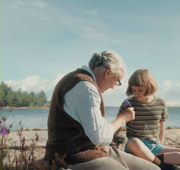 Gorąca przyjaźń dwóch pokoleń w zimnej Finlandii. Film Summer Book już na ekranach kin