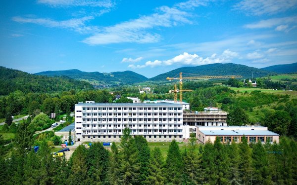 Arche Metalowiec Muszyna start niebawem. Sanatorium zmieniło się w hotel z 373 pokojami, duch PRLu pozostał w designie